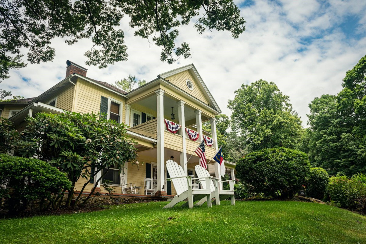 Read more about the article The Yellow House Bed & Breakfast